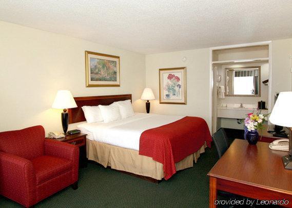 Clarion Inn & Suites Dothan South Zimmer foto
